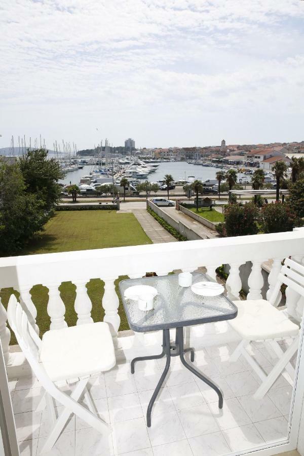 Apartment And Rooms Villa Kolonada Vodice Exterior photo